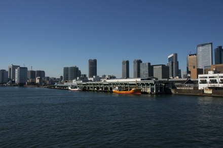 勝鬨橋から見る汐留高層ビル