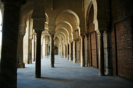 回廊の列柱はローマ、ビザンチン時代のものを使用している