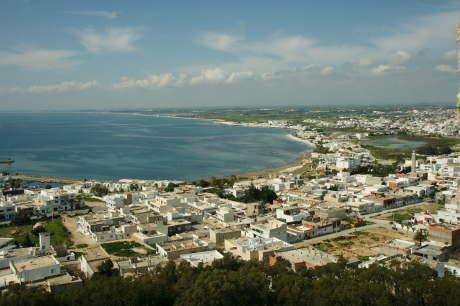 城塞から見るケリビアの街並みと地中海